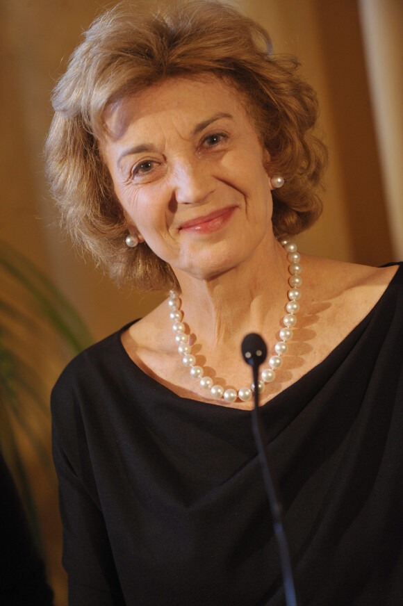 Marisa Paredes reçoit la médaille de Vermeil dans les salons de l'Hôtel de Ville à Paris le 9 mars 2010