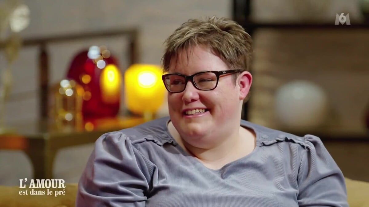 Photo : Justine a débarqué chez Patrice avec ses 30 cartons, dont la moitié  contenaient uniquement ses peluches, lors de son emménagement. Justine,  prétendante de Patrice dans "L'amour est dans le pré". -