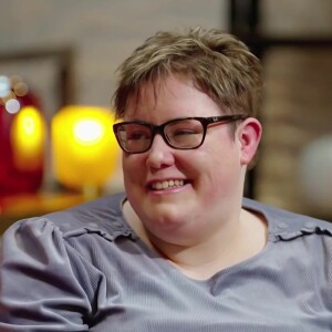Justine a débarqué chez Patrice avec ses 30 cartons, dont la moitié contenaient uniquement ses peluches, lors de son emménagement.
Justine, prétendante de Patrice dans "L'amour est dans le pré".