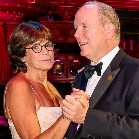 Le prince Albert II de Monaco et la princesse Stéphanie de Monaco lors du Bal du Centenaire en hommage au Prince Rainier III au profit de "The Fight Aids Monaco" à l'atrium du Casino de Monte-Carlo à Monaco, le 20 octobre 2023. © Jean-Charles Vinaj/Pool Monaco/Bestimage 