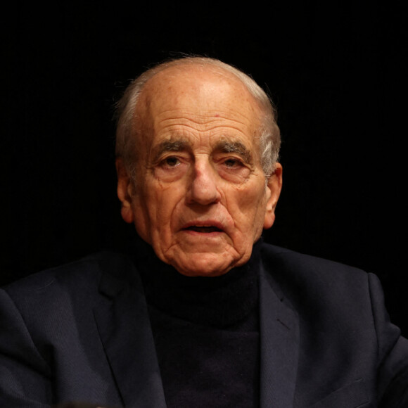 À savoir Jean-Pierre Elkabbach.
Jean-Pierre Elkabbach présente son livre "Les rives de la mémoire" (Ed. Bouquins) au centre de conférences "Station Ausone" à Bordeaux, le 7 décembre 2022.