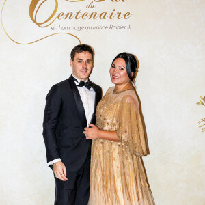 Louis Ducruet et sa femme Marie Ducruet au photocall du Bal du Centenaire en hommage au Prince Rainier III à l'atrium du Casino de Monte-Carlo à Monaco, le 20 octobre 2023. © Jean-Charles Vinaj/Pool Monaco/Bestimage 