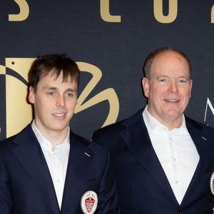 No Tabloids - Louis Ducruet et sa femme Marie (enceinte), le prince Albert II de Monaco, Camille Gottlieb - Photocall de la 3ème édition de la Fight Aids Cup à l'occasion du 45ème festival international du cirque de Monte-Carlo à l'hôtel Fairmont à Monaco le 23 janvier 2023. © Olivier Huitel/Pool/Bestimage  No Tabloids - Photocall of the 3rd edition of the Fight Aids Cup on the occasion of the 45th Monte-Carlo International Circus Festival at the Fairmont Hotel in Monaco on January 23, 2023. 