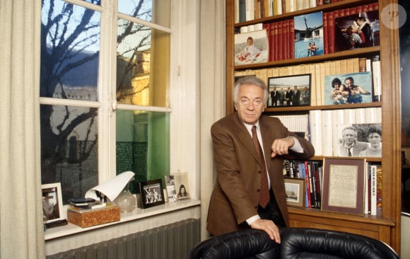 Jean-Pierre Cassel chez lui à Montmartre Paris 1997 - Archive Portrait