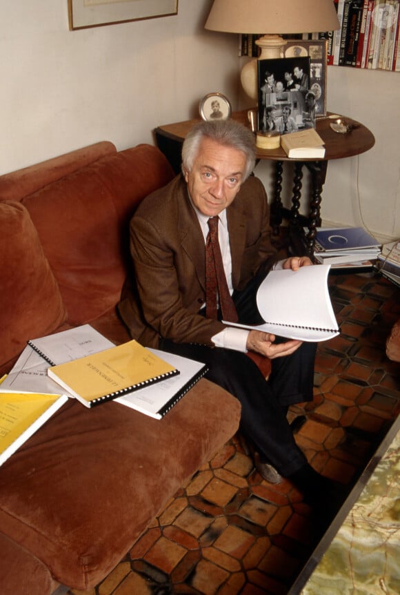 Jean-Pierre Cassel chez lui à Montmartre Paris 1997 - Archive Portrait