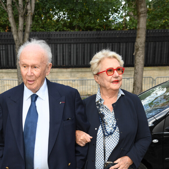 Exclusif - Philippe Bouvard et sa femme Colette - Arrivées à l'enregistrement de l'émission "Vivement Dimanche" au Studio Gabriel à Paris, diffusée le 9 octobre 2022 sur France 3. Paris le 5 octobre 2022. © Giancarlo Gorassini / Bestimage 