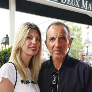 Nikos Aliagas et sa femme Tina Grigoriou - Soirée "L'Art de Vivre Paris" au Deux Magots à Paris le 26 juin 2023.  © Marc Ausset-Lacroix/Bestimage