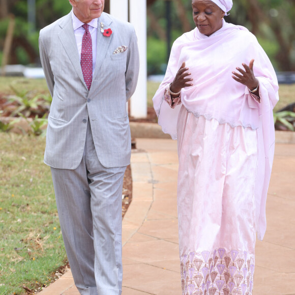 Le roi Charles III d'Angleterre et Camilla Parker Bowles, reine consort d'Angleterre, en visite à l'Office des Nations Unies à Nairobi (Kenya), le 1er novembre 2023, dans le cadre de leur voyage officiel au Kenya. 