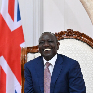 Le roi Charles III d'Angleterre lors d'un entretien avec le président du Kenya William Ruto à Nairobi le 31 octobre 2023. 