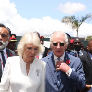Le roi Charles III et la reine consort Camilla sont au Uhuru Gardens Memorial Park à Nairobi lors de leur visite d'état au Kenya le 31 octobre 2023. 