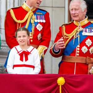 Le prince George, le prince Louis, la princesse Charlotte, Kate Catherine Middleton, princesse de Galles, le prince William de Galles, le roi Charles III - La famille royale d'Angleterre sur le balcon du palais de Buckingham lors du défilé "Trooping the Colour" à Londres. Le 17 juin 2023