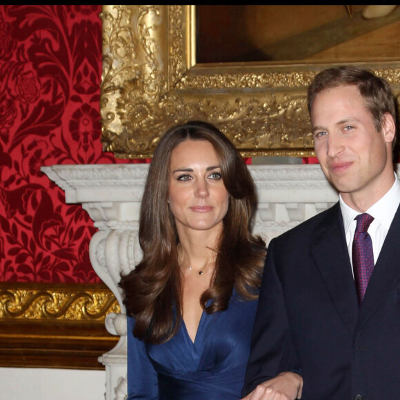 Le prince William et Kate Middleton - Conférence de presse officielle pour annoncer leurs fiançailles en octobre 2010.