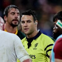 Ben O'Keeffe après les scandales de la Coupe du monde de rugby : l'arbitre prend du bon temps à Paris avec une superbe brune