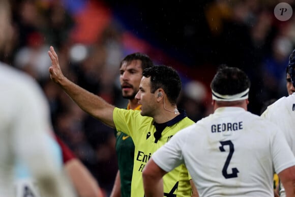 Ben O'Keeffe et la journaliste se sont offerts une belle soirée sur un bateau-mouche à Paris

Ben O'Keeffe, arbitre de la rencontre ors de la demi-finale de la Coupe du Monde de Rugby opposant l'Angleterre à l'Afrique du Sud (15 - 16) au Stade de France à Saint-Denis, France, le 21 octobre 2023. © Dominique Jacovides/Bestimage