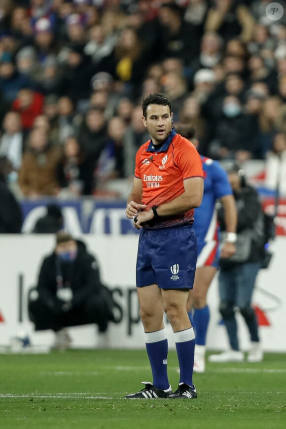 Il s'agit de Wilhelmina Shrimpton, une journaliste néo-zélandaise

L'arbitre Ben O'Keeffe - Rugby : Tournée d'Automne : La France s'impose 29 à 20 face à l'Argentine au Stade de France le 6 novembre 2021 Aurélien Morissard / Panoramic / Bestimage