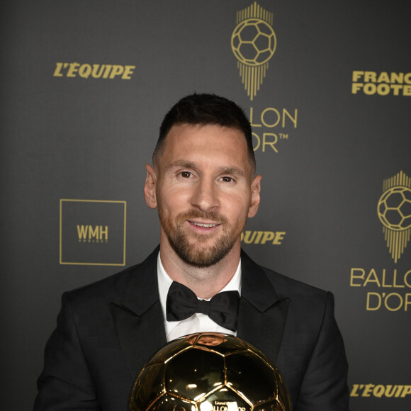 Lionel Messi vient de remporter son huitième Ballon d'Or
 
Lionel Messi ( Ballon d'Or masculin) - Photocall des lauréats de la 67ème cérémonie du ballon d'or 2023 au théâtre du Chatelet à Paris le 30 octobre 2023. © Stéphane Mantey via Bestimage