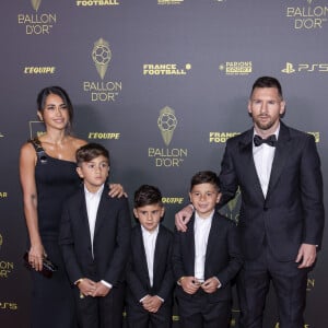 Lionel Messi avec sa femme Antonela Roccuzzo et ses fils Thiago Messi, Mateo Messi et Ciro Messi - Photocall de la 67ème cérémonie du Ballon d’Or au Théâtre du Chatelet à Paris le 30 octobre 2023. © Cyril Moreau/Bestimage