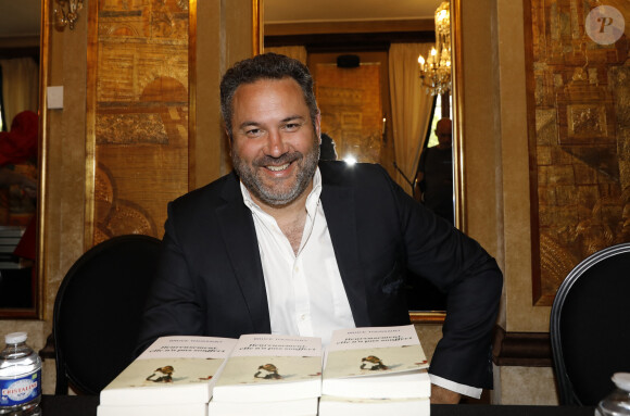 Exclusif - Bruce Toussaint - Librairie Ephémère du Fouquet's à l'occasion de la remise du Prix du Livre de l'Art de Vivre Parisien et du Trophée du Fouquet's à Paris le 12 juin 2023. © Marc Ausset-Lacroix/Bestimage 