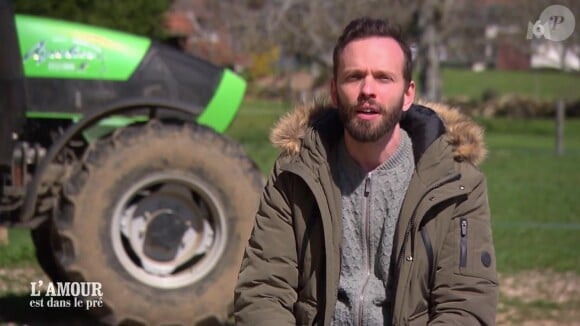 Bastien a alors quitté "L'amour est dans le pré" dans des circonstances particulières qu'il raconte en interview.
Bastien, prétendant de Julien.