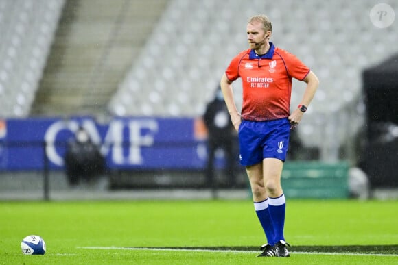 "Le harcèlement en ligne et les menaces sont devenus trop réguliers", regrette Wayne Barnes
 
Wayne Barnes - arbitre - Le XV de France battu par l'Ecosse (23 - 27) lors de la dernière journée du Tournoi des Six Nations au stade de France à Saint-Denis, le 26 mars 2021. © JB Autissier / Panoramic / Bestimage