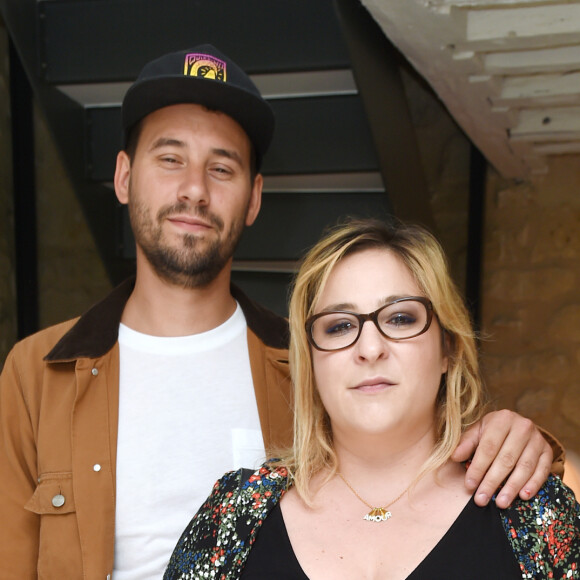 Le père de son enfant est l'artiste surnommé Le Diamantaire, Alexis pour les intimes
Semi-exclusif - Marilou Berry et son compagnon Alexis (Le Diamantaire artiste street art) - Soirée de lancement de l'appareil photo Instax SQ6 de Fujifilm à l'Instax Square House à Paris le 24 mai 2018. © Giancarlo Gorassini/Bestimage