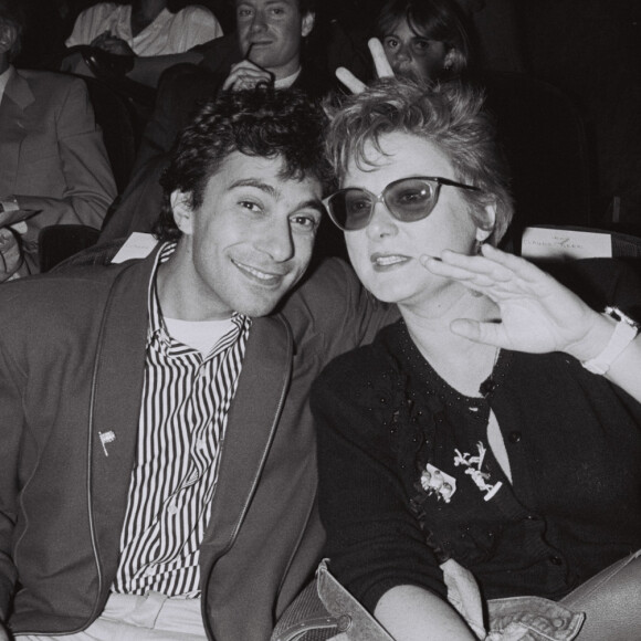 Comme sa mère l'a été, elle est en couple avec un artiste, puisque son père Philippe Berry, décédé, était sculpteur
Josiane Balasko et Philippe Berry, les parents de Marilou - Première du film "Jean de Florette" en 1986