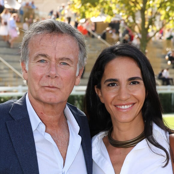 Franck Dubosc et sa femme Danièle - Qatar Prix de L'Arc de Triomphe 2023 à l'hippodrome ParisLongchamp le 1er octobre 2023. © Coadic Guirec/Bestimage