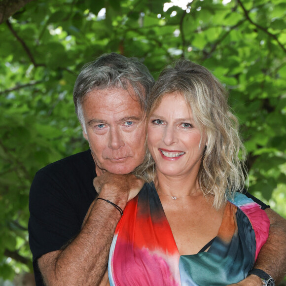 Karin Viard et Franck Dubosc - Photocall du film "Nouveau départ" lors de la 16ème édition du festival du film francophone (FFA) de Angoulême le 26 août 2023. © Coadic Guirec / Bestimage 