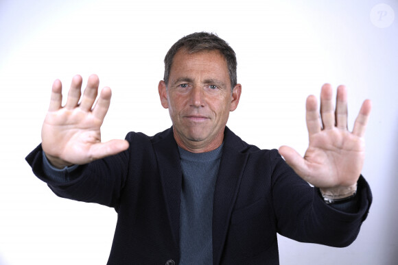 Exclusif - Portrait de Daniel Riolo à Paris, le 16 octobre 2023. © Cédric Perrin/Bestimage