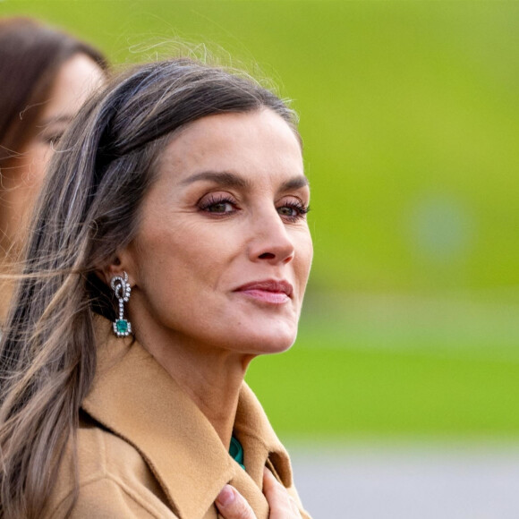 La reine Letizia d'Espagne - Le couple royal d'Espagne dépose une gerbe au monument national danois du souvenir de Kastellet à Copenhague lors deleur en visite d'état au Danemark, le 7 novembre 2023. 