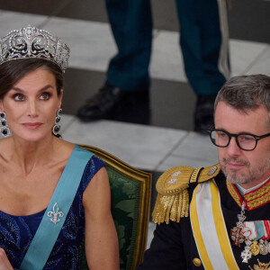 La reine Letizia d'Espagne et le Prince Frederik de Danemark au banquet d'Etat donné au château de Christiansborg à Copenhague le 6 novembre 2023. Le couple royal d'Espagne est présent pour une visite de trois jours au Danemark. Photo : Stefan Lindblom/Stella Pictures/ABACAPRESS.COM