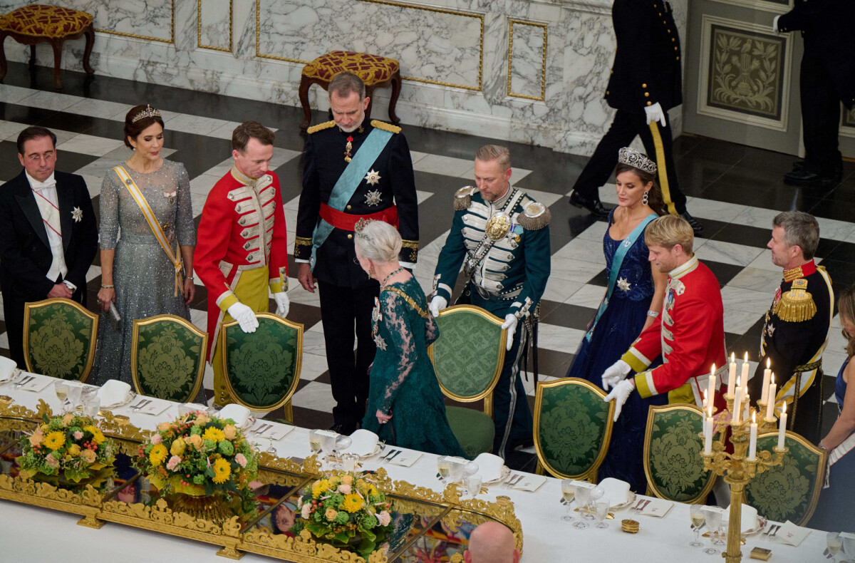 Photo Au milieu de ce beau monde Letizia d Espagne s est