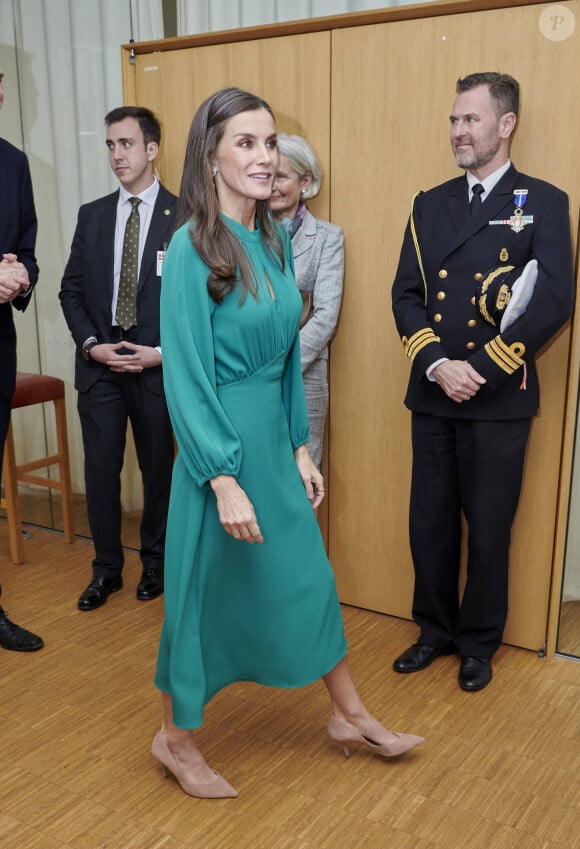 La reine Letizia d'Espagne avec la princesse Mary de Danemark lors d'une visite à l'hôpital Mary Elizabeth, futur hôpital de l'hôpital royal pour enfants de Copenhague, le 7 novembre 2023. 