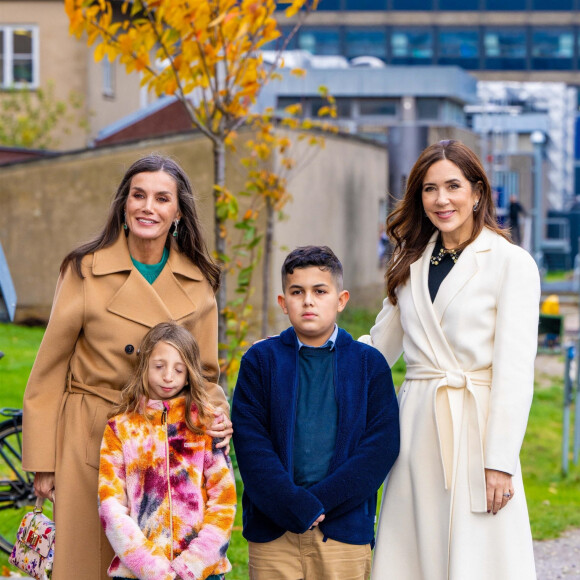 La reine Letizia d'Espagne avec la princesse Mary de Danemark lors d'une visite à l'hôpital Mary Elizabeth, futur hôpital de l'hôpital royal pour enfants de Copenhague, Danemark, le 7 novembre 2023, le deuxième jour de la visite d'État de 3 jours du coupe Royal espagnol au Danemark. 