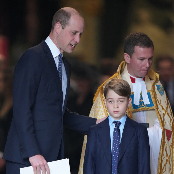 Le prince William, duc de Cambridge, et son fils le prince George de Cambridge lors du service d'action de grâce en hommage au prince Philip, duc d'Edimbourg, à l'abbaye de Westminster à Londres, Royaume Uni, le 29 mars 2022. Le prince Philip, duc d'Edimbourg, est décédé le 9 avril 2021. © Julien Burton/Bestimage 