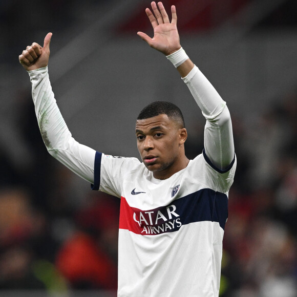 "C'est un grand joueur, qui gagnera trois ou quatre Ballons d'Or, mais il doit se taire", ajoute-t-il. Bonne ambiance !
Kylian Mbappé - Champions League / Milan-Paris Saint Germain
