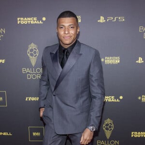 Kylian Mbappé - Photocall de la 67ème cérémonie du Ballon d’Or au Théâtre du Chatelet à Paris le 30 octobre 2023. © Cyril Moreau/Bestimage