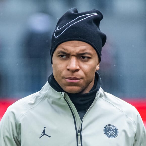 Kylian Mbappé s'est fait traiter d'imbécile par un célèbre footballeur
Kylian Mbappé - Match de football en ligue 1 Uber Eats : Le stade Brestois affronte le PSG au stade Francis Le Blé. © Baptiste Autissier / Panoramic / Bestimage