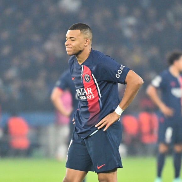 "(Kylian) Mbappé est un imbécile", a-t-il lancé, très remonté
Kylian Mbappé - Match de football en ligue des champions (champions league) : Le PSG remporte la victoire 3-0 face à l'AC Milan au Parc des Princes à Paris le 25 octobre 2023. © Maoctou / Panoramic / Bestimage