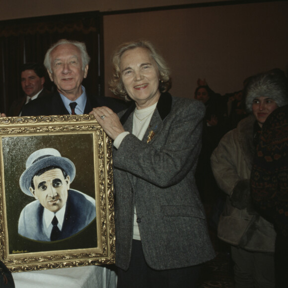 Archives - En Arménie, Charles Aznavour avec Maritie et Gilbert Carpentier lors de son voyage en mars 1992.