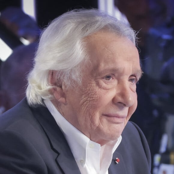 Exclusif - Michel Sardou sur le plateau de l'émission Touche pas à mon poste (TPMP) présentée en direct par C.Hanouna et diffusée sur C8 le 29 août 2022. © Jack Tribeca / Bestimage 