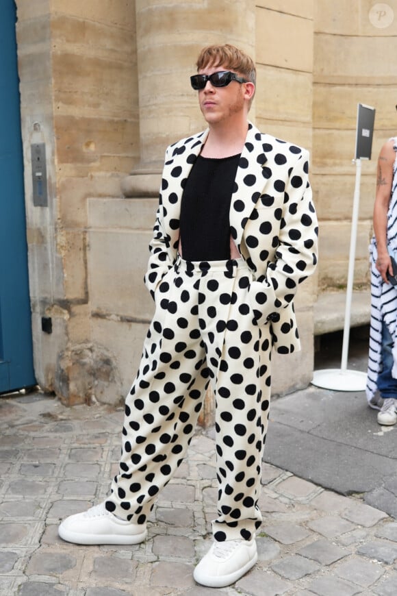 Eddy de Pretto - Arrivées lors de la fashion week mode féminine prêt à porter Printemps/Été 2024 à Paris le 27 septembre 2023. 