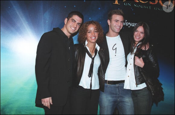 Les Whatfor - Groupe révélé par Popstars et composé d'Erika, Cyril, Nicolas et Monia - Première du film "La planète au trésor" le 6 novembre 2002