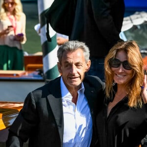 Nicolas Sarkozy et sa femme Carla Bruni arrivent au Lido lors du 80ème édition du festival international du film de Venise, la Mostra, à Venise, Italie, le 2 septembre 2023. © SGP/Bestimage 