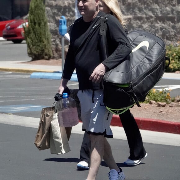 Exclusif - Andre Agassi et sa femme Steffi Graf donnent des cours de tennis à Las Vegas, Nevada, Etats-Unis, le 23 avril 2022.