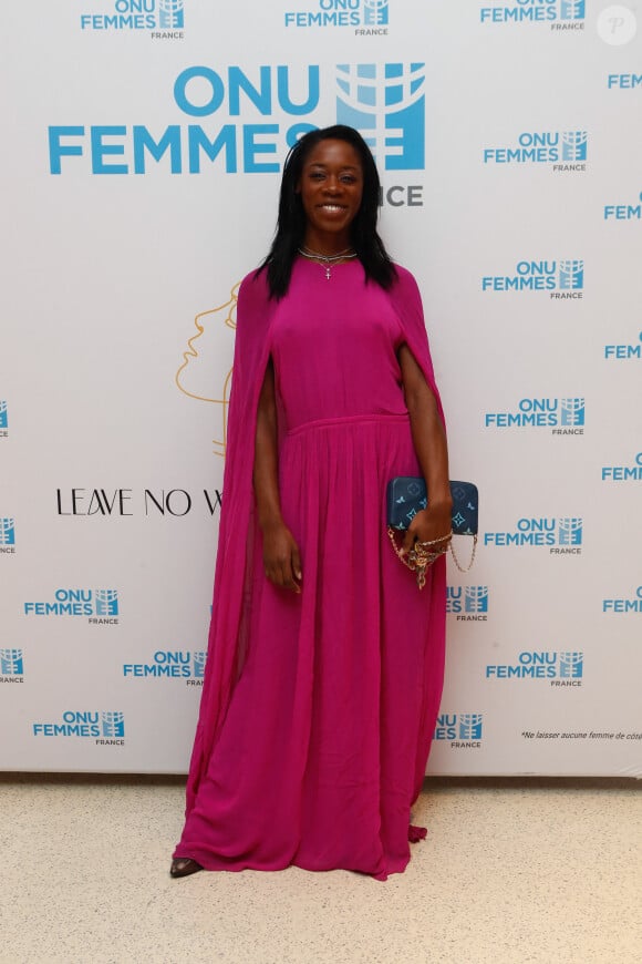 Lonely-Amanda Labourot - Dîner de gala du 10ème anniversaire de l'association "ONU Femmes France" au Pavillon Vendôme à Paris, France, le 15 novembre 2023. © Christophe Clovis / Bestimage 