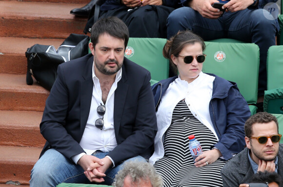 Jean-François Piège et sa femme Elodie Tavares (enceinte) - People dans les tribunes lors du tournoi de tennis de Roland-Garros à Paris, le 28 mai 2015. 