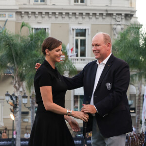 Le prince Albert II de Monaco et la princesse Charlène lors du 19ème trou de golf de la Princess of Monaco Cup 2023 dans les Jardins des Boulingrins (Allée descendante), Place du Casino à Monaco le 6 septembre 2023.