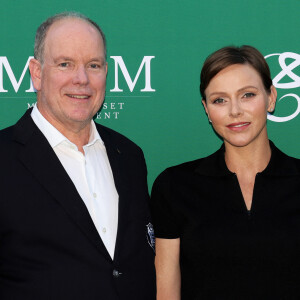 Le prince Albert et Charlene se sont rendus au stade Louis II
Le prince Albert II de Monaco et la princesse Charlene lors du 19ème trou de golf de la Princess of Monaco Cup 2023 dans les Jardins des Boulingrins (Allée descendante), Place du Casino à Monaco