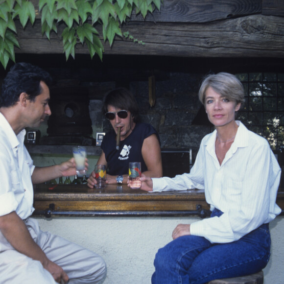 Jacques Dutronc et Françoise Hardy se sont mariés en Corse
Archives - En France, en Corse, Michel Denisot chez Jacques Dutronc et Françoise Hardy.